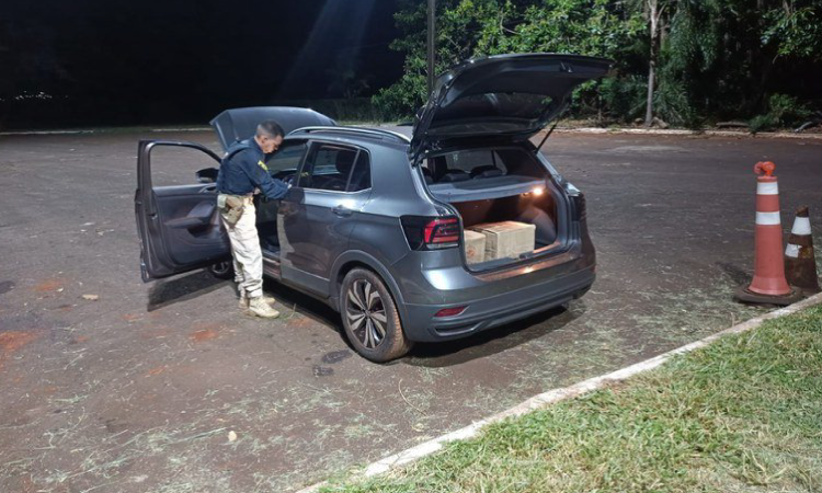 Homem tenta fugir da abordagem da PRF e é preso com 185 quilos de maconha em Santa Terezinha de Itaipu (PR).