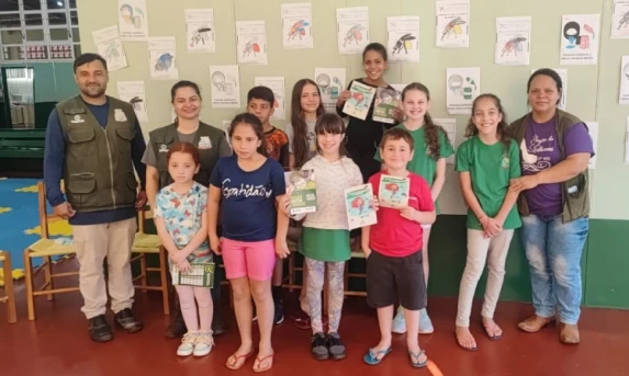 IBEMA: Agentes de endemias realizam palestra educativa sobre dengue para crianças do serviço de convivência.