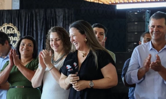 IBEMA: Prefeita de Ibema, Viviane Comiran, participa como jurada no Miss e Mister Terceira Idade 2025