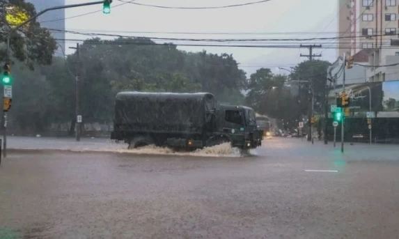 Inmet emite alerta de grande perigo para tempestades no Paraná e em outros estados do Sul