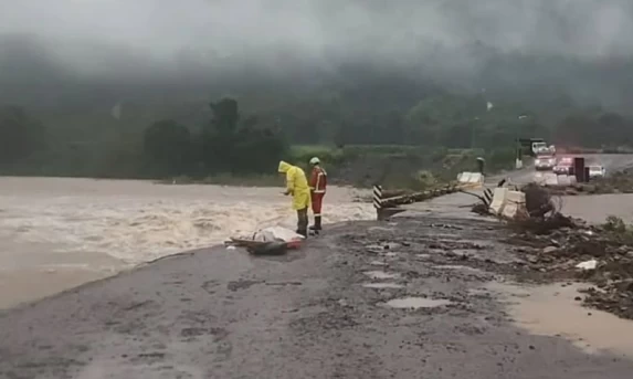Inmet emite alerta laranja para temporais e ventos de até 100 km/h no Paraná e na Região Sul
