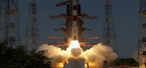 INTERNACIONAL: Após pouso histórico na Lua, Índia lança satélite para estudar o Sol.