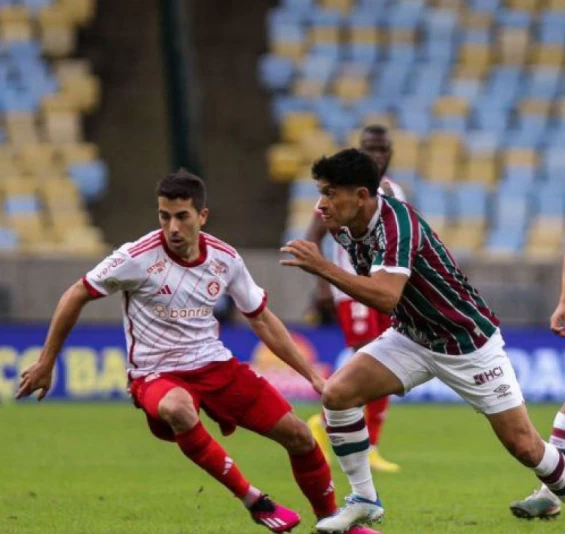 Internacional e Fluminense duelam por vaga na final da Libertadores.