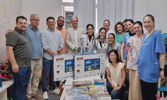 Irmãos do HUOP entregam televisores para ala pediátrica