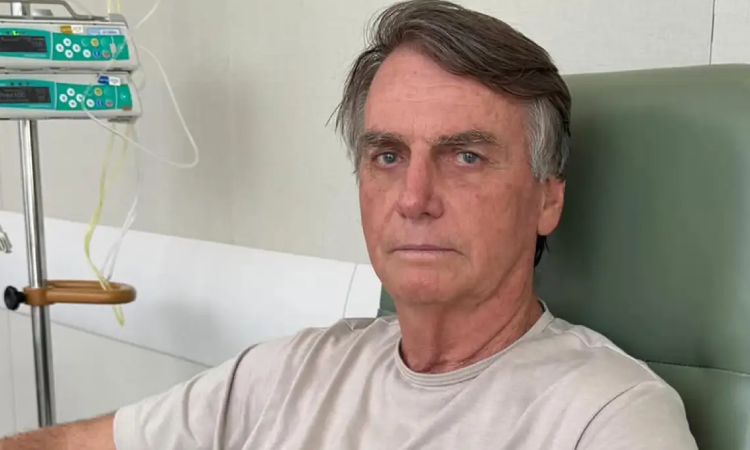 Jair Bolsonaro tem alta após três semanas internado em Brasília