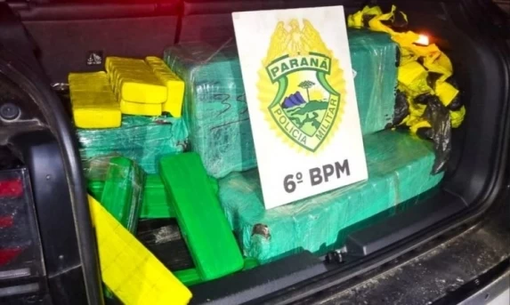 Jovem de 21 anos é preso na BR-277 com 210 kg de maconha em carro alugado