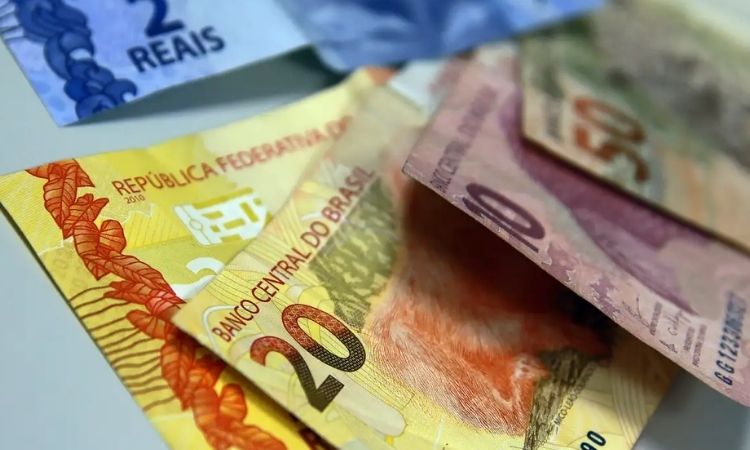 Juros para famílias sobem em agosto e inadimplência chega a 6%