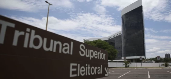 JUSTIÇA: TSE rejeita três ações contra Bolsonaro por abuso nas eleições.