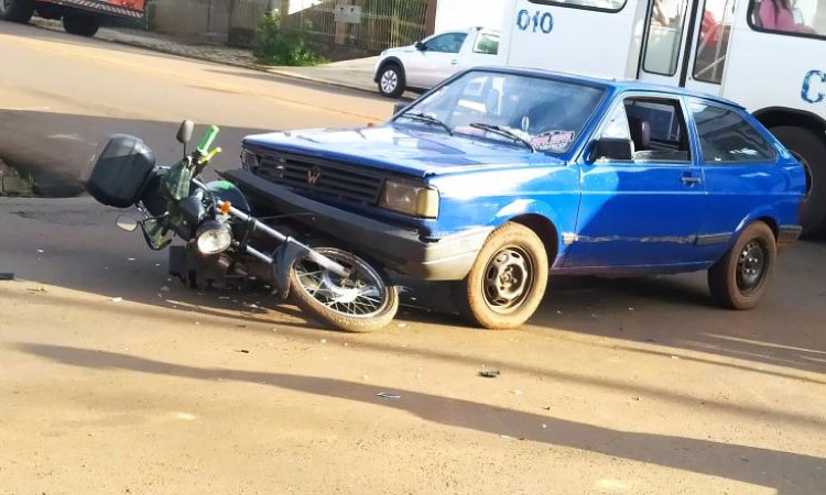 LARANJEIRAS DO SUL: Colisão entre carro e moto deixa duas pessoas feridas