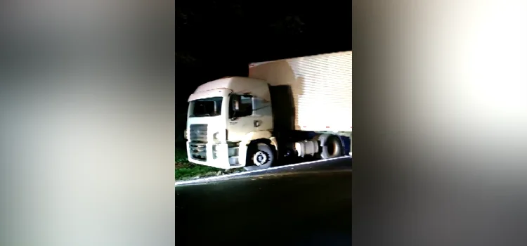 LARANJEIRAS DO SUL: Motorista embriagado bloqueia BR 277
