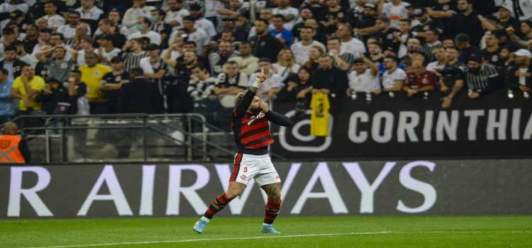 LIBERTADORES: Fla bate Corinthians com gols de Arrascaeta e Gabriel.