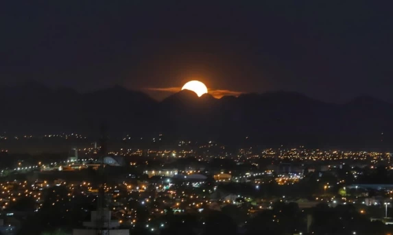 Lua do Veado terá melhor visibilidade no Noroeste, Oeste e Norte do Paraná, prevê Simepar