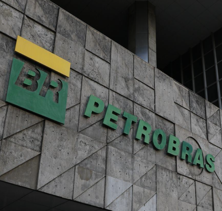 Lucro da Petrobras em 2022 é de R$ 188 bi; 77% superior ao de 2021.