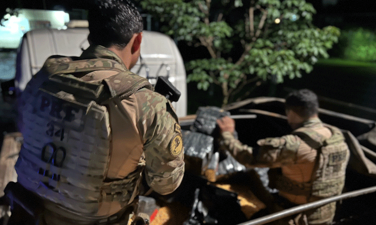 Maconha escondida em carga de milho é apreendida pela PRF em Capitão Leônidas Marques/PR