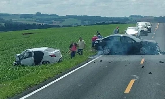 Mãe morre e criança fica ferida em acidente na PR-493