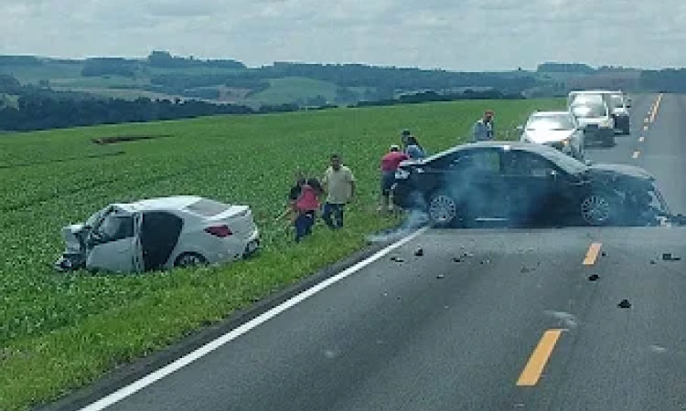 Mãe morre e criança fica ferida em acidente na PR-493