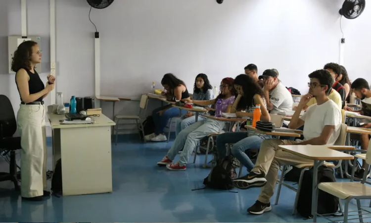 Matrículas no ensino superior crescem e EAD supera o ensino presencial pela primeira vez