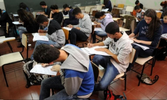 MEC abre 78 mil vagas de pós-graduação gratuita para professores