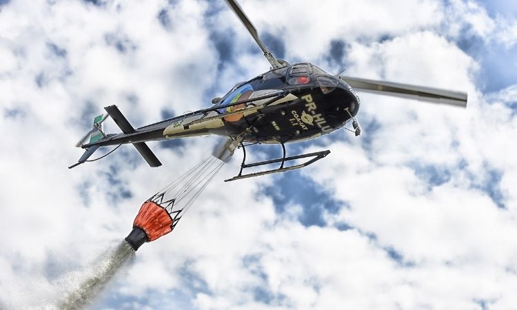 Meio Ambiente: IAT capacita pilotos para combate a incêndios florestais com helicóptero no Paraná