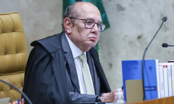 Ministro Gilmar Mendes vota no STF para derrubar lei que proíbe cotas raciais em Santa Catarina