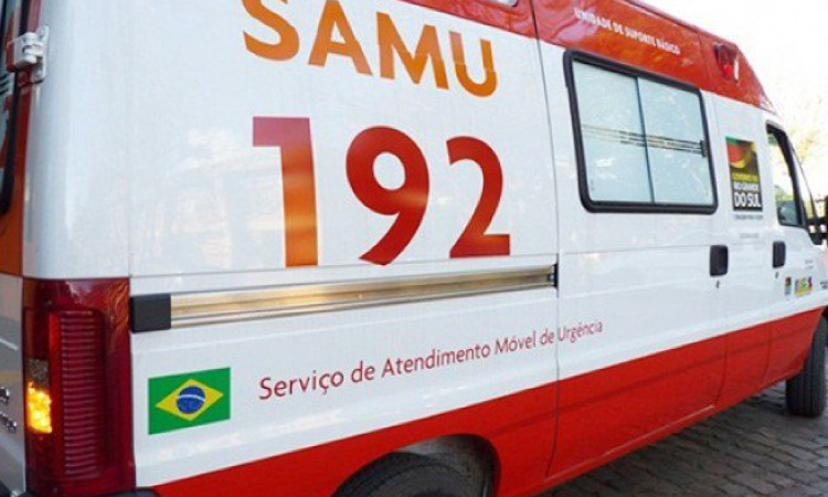 Morador de Ibema é socorrido pelo SAMU no bairro Alto Alegre, em Catanduvas. Homem estava dormindo na rua.