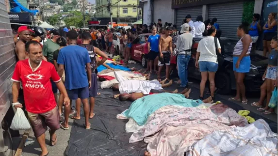 Moradores Resgatam Dezenas de Corpos em Área de Mata após Megaoperação Policial no Rio