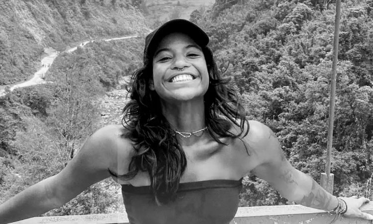 Morre brasileira que caiu em trilha de vulcão na Indonésia