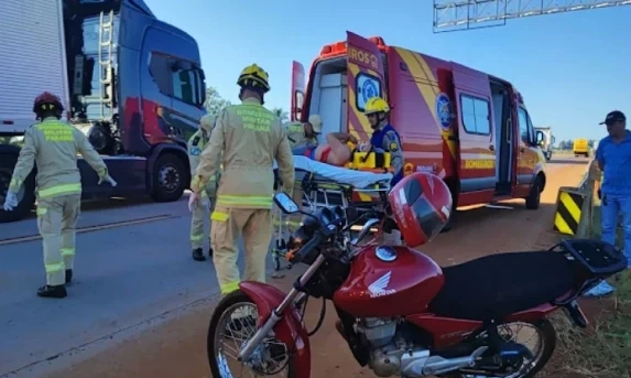 Motociclista fica ferido após queda na BR-163 em Cascavel.