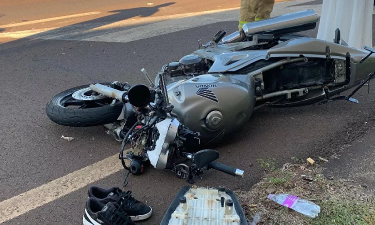 Motociclista sofre ferimentos graves em acidente no Trevo Cataratas