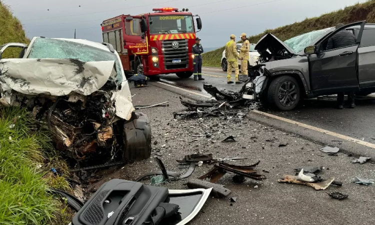 Mulher morre e dois ficam feridos em grave acidente na BR 277.