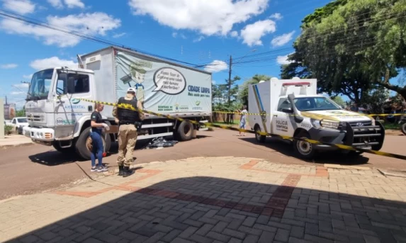 Mulher que morreu atropelada por caminhão de recicláveis é identificada