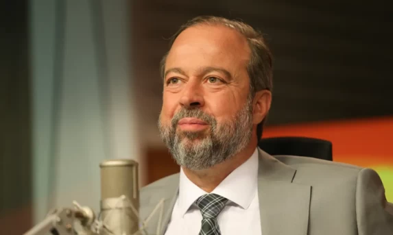 Não Teremos Horário de Verão em 2025, Garante Ministro