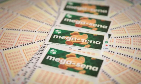 Ninguém acerta as seis dezenas do concurso 2.698 Mega-Sena e prêmio acumula em R$ 12 milhões.