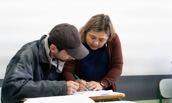 Nova chance para concluir os estudos: EJA abre inscrições para certificações on-line