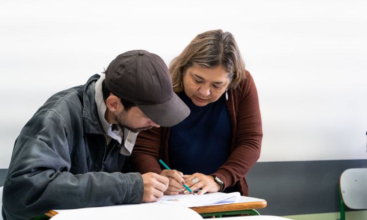 Nova chance para concluir os estudos: EJA abre inscrições para certificações on-line