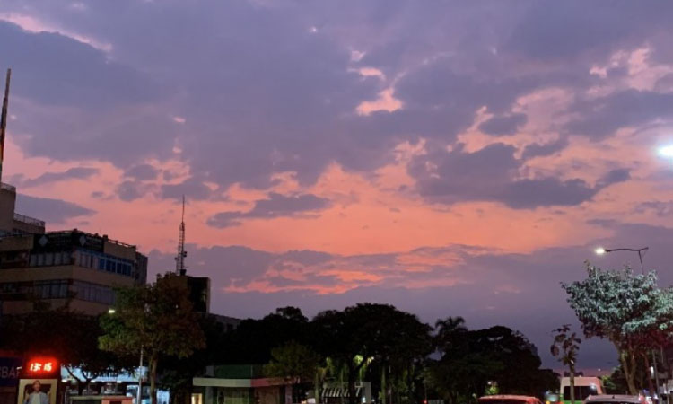Nova frente fria se aproxima do Paraná na quarta-feira (23).