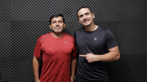 O Cola no Rezenha recebeu uma do Lenda do Futsal e Futebol: Professor Miro!