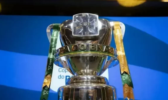 Oitavas da Copa do Brasil começam com equilíbrio e domínio do Palmeiras no jogo de ida