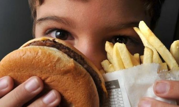 OMS lança primeiro guia global para combater obesidade em crianças e adolescentes