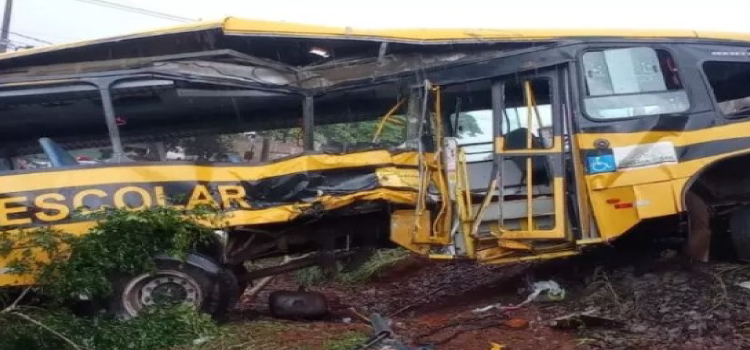 Ônibus da Apae envolvido em acidente estava com a licença vencida desde 2019.