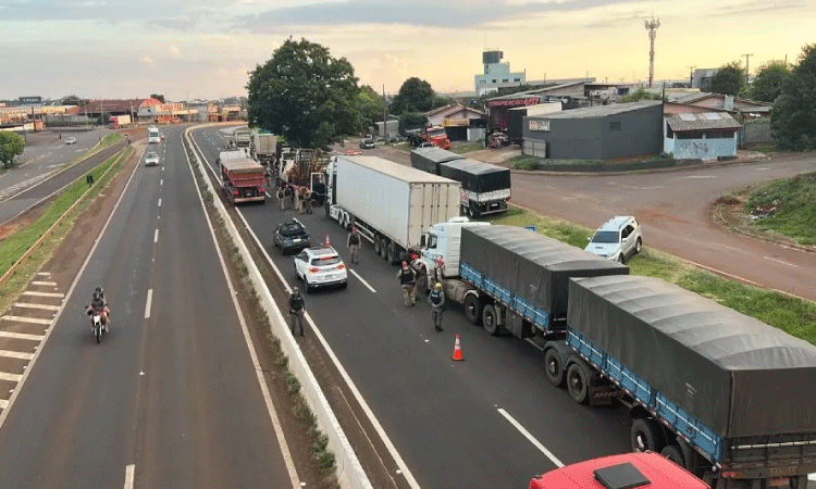 Operação de fiscalização de trânsito é realizada durante feriado na PRc 467