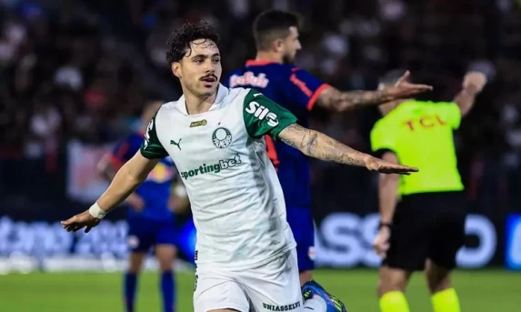 Palmeiras é resiliente, vira sobre Red Bull Bragantino e mantém liderança do Brasileirão