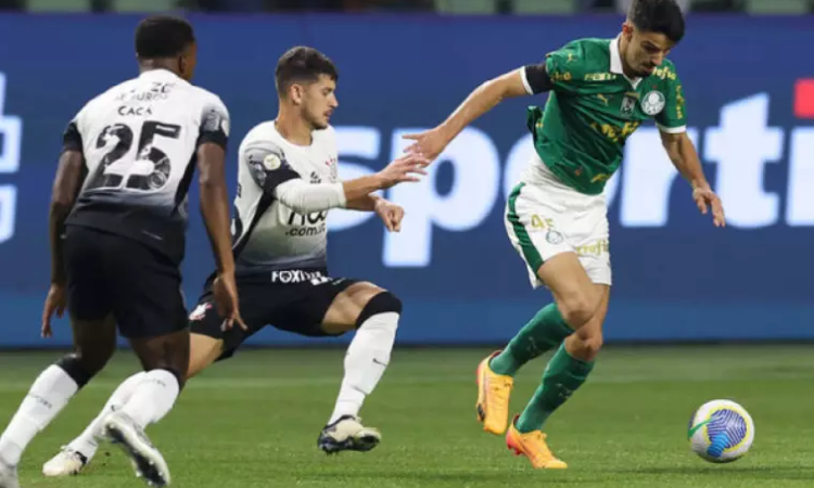 Palmeiras vence o Corinthians e afunda o rival no Brasileirão.