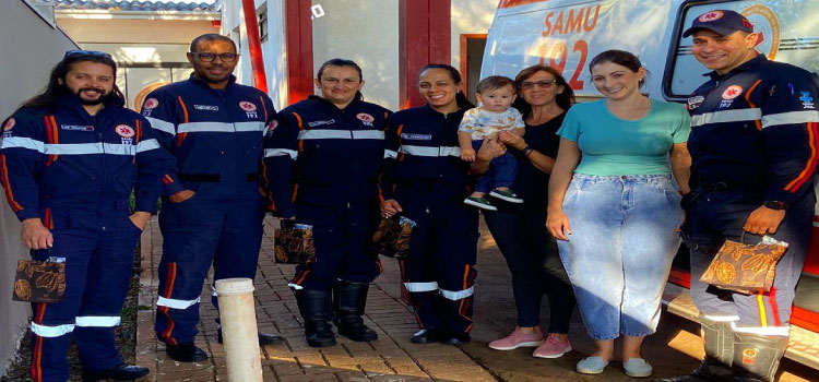 PALOTINA: Equipe do SAMU reencontra bebê que foi salvo após cair na piscina.