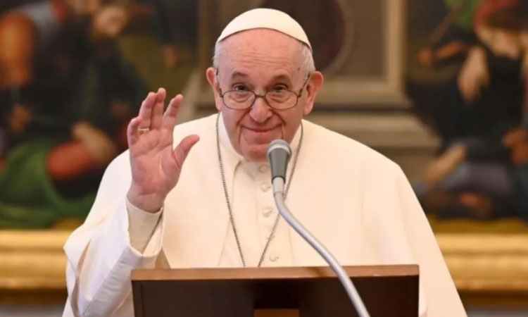 Papa Francisco é internado para tratar de bronquite, diz Vaticano