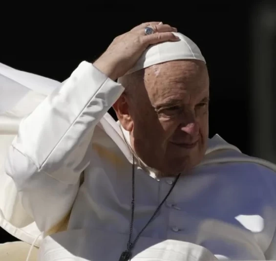 Papa Francisco tem noite tranquila, diz Vaticano.