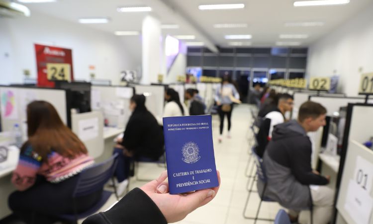 PARANÁ ABRE 2026 COM MAIS DE 8,7 MIL VAGAS DE EMPREGO NAS AGÊNCIAS DO TRABALHADOR