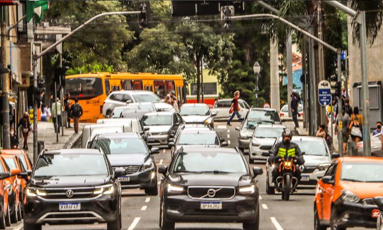 Paraná com o Menor IPVA do Brasil: Redução da Alíquota Impulsiona Aumento de 34,2% nos Emplacamentos de Veículos Paraná com o Menor IPVA do Brasil: Redução da Alíquota Impulsiona Aumento de 34,2% nos Emplacamentos de Veículos