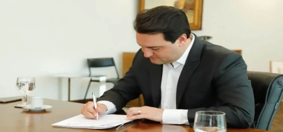 PARANÁ: Governador assina decreto com novos valores e Piso Regional ultrapassa R$ 2 mil.