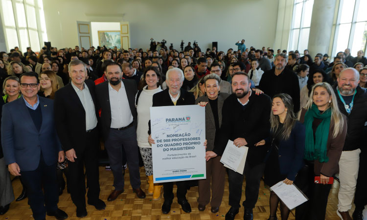 Paraná nomeia quase mil novos professores para a rede estadual após 10 anos sem concurso